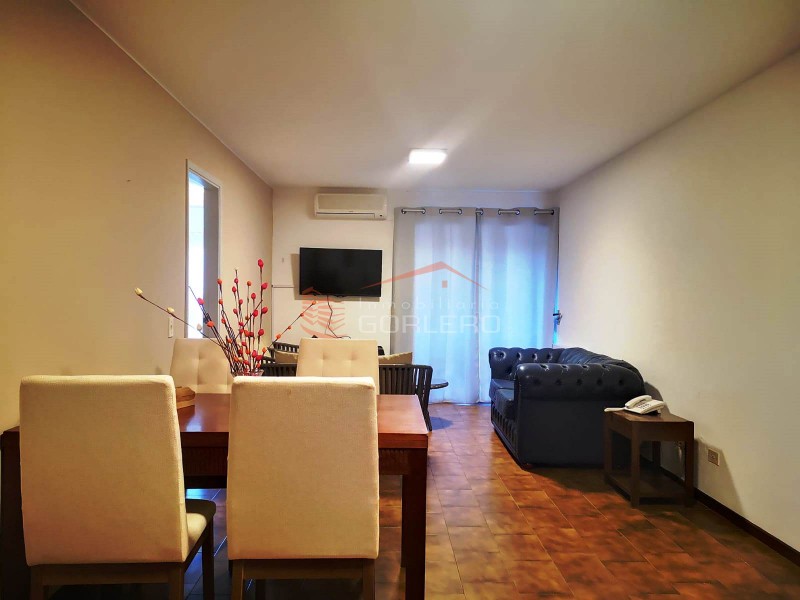 Apartamento en Punta del Este, Península frente a la playa mansa y a metros de la brava, con terraza y parrillero propio · Foto 7