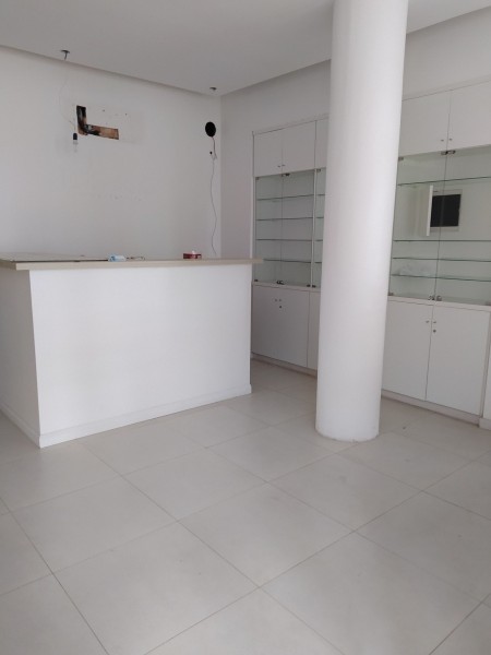Venta y alquiler de local en Gorlero, Punta del Este · Foto 1