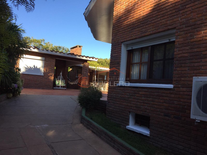 Casa en alquiler  en Punta del Este zona Cantegril con  8 dormitorios, piscina y parrillero · Foto 4
