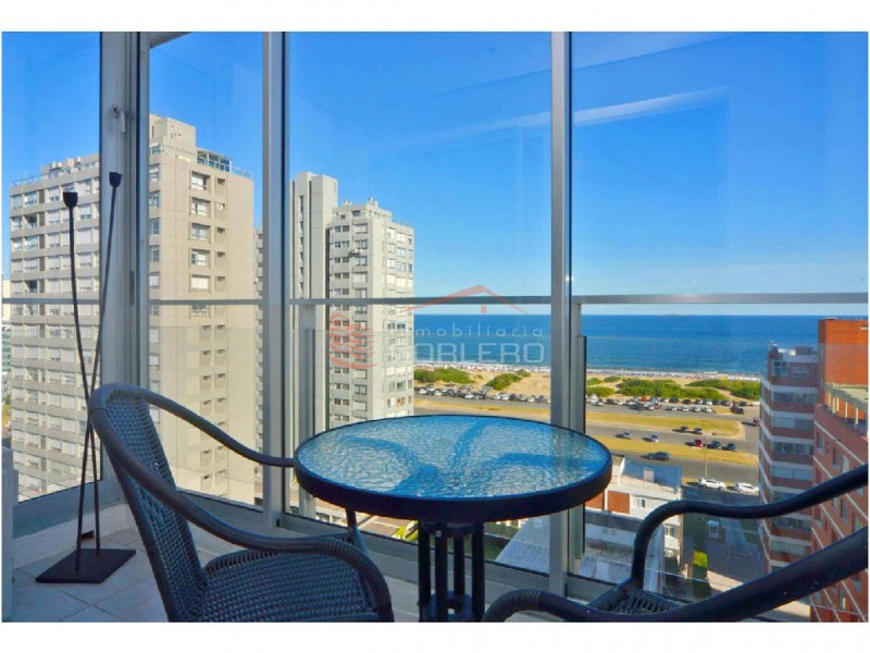 Piso alto con vista al mar, 2 dorm, 2 baños, garaje. Todos los servicios · Foto 3