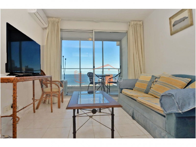 Piso alto con vista al mar, 2 dorm, 2 baños, garaje. Todos los servicios · Foto 1