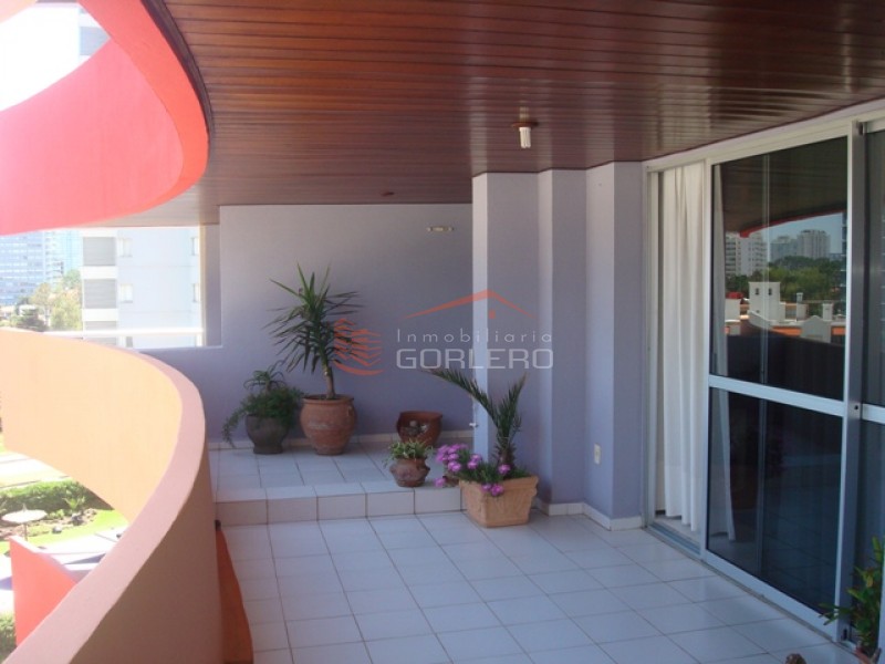 Apartamento en alquiler anual, Punta del Este, zona playa brava *1 dormitorios y medio · Foto 3