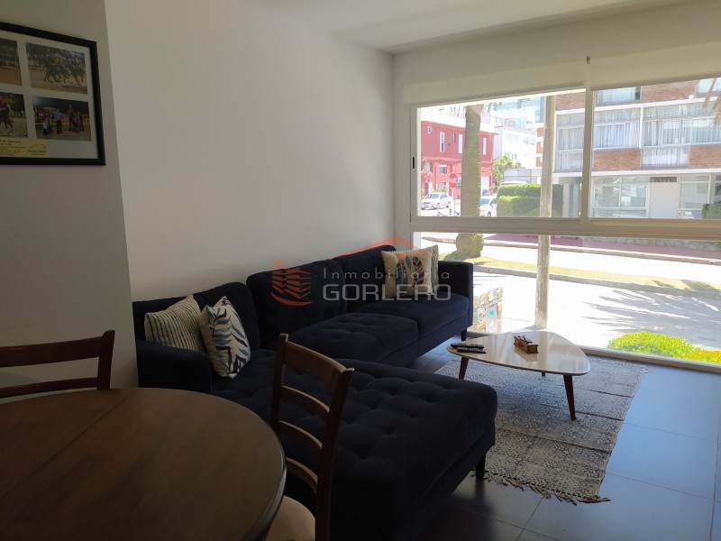 Alquiler de Apartamento en Punta del Este, Muy bien ubicado con todos los servicios · Foto 1