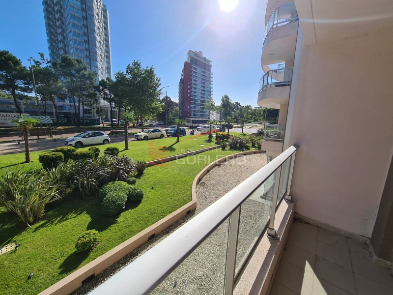 Apartamento en Venta y Alquiler en Punta del Este, de 2 dormitorios en Roosevelt