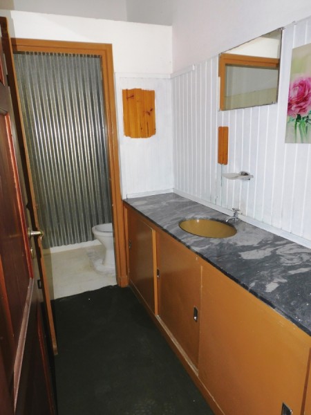 Venta y Alquiler de  Local Comercial en  Punta del Este, punto estratégico de Avda. Roosevelt. · Foto 1