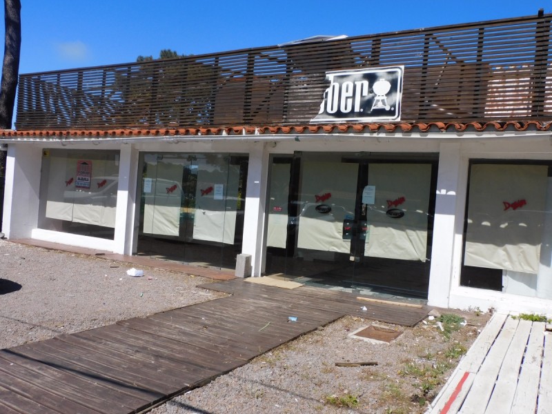 Venta y Alquiler de  Local Comercial en  Punta del Este, punto estratégico de Avda. Roosevelt. · Foto 3