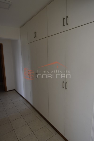 Apartamento espacioso y con terraza en alquiler anual- Centro de Maldonado · Foto 7