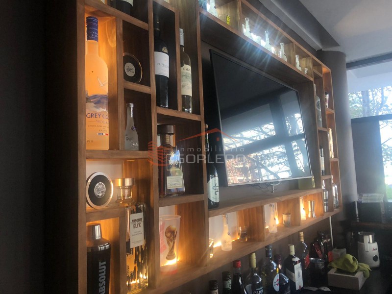 Venta de llave de local comercial al frente de 112 m2 en Península y traspaso de alquiler. · Foto 8