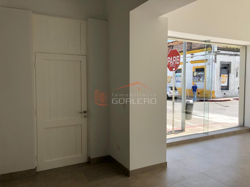Local en venta y alquiler en Centro de Maldonado, esquina Comercial · Foto 8