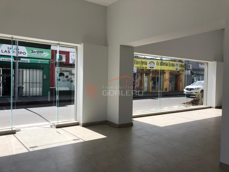 Local en venta y alquiler en Centro de Maldonado, esquina Comercial · Foto 1