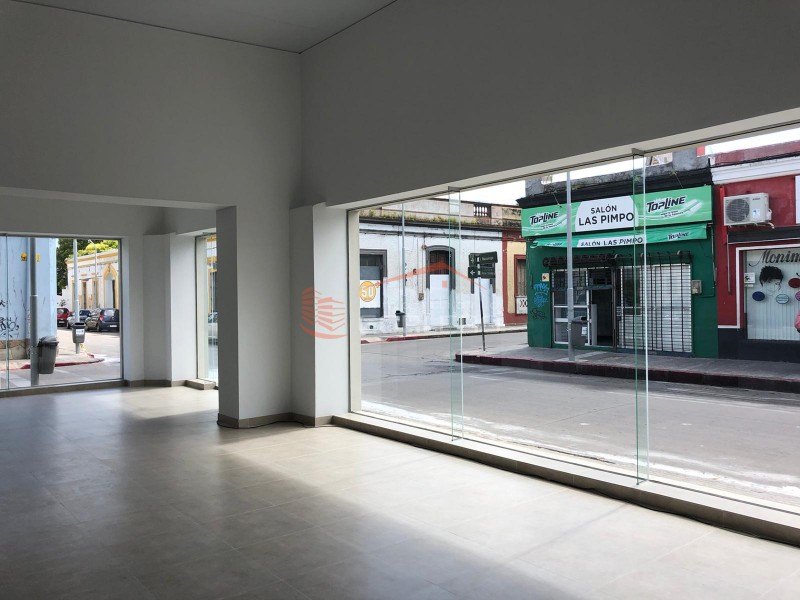Local en venta y alquiler en Centro de Maldonado, esquina Comercial · Foto 6