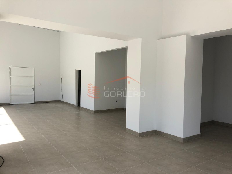 Local en venta y alquiler en Centro de Maldonado, esquina Comercial · Foto 5