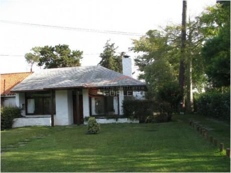 Casas En Playa Mansa: Gor17299c
