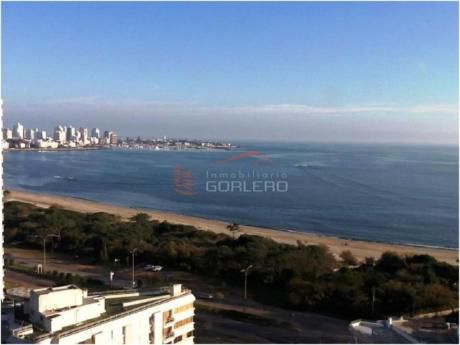 Apartamentos En Playa Mansa: Gor2571a