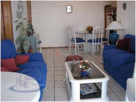 Apartamentos En Playa Mansa: Gor518a