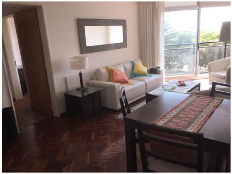Frente Al Golf P. Carretas 2 Dormitorios Y Garaje Con Muebles. Tiene Amenities.