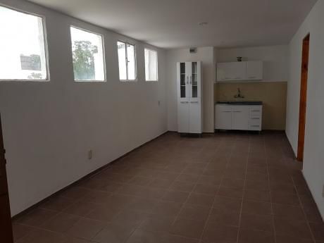 Impecable, Para Entrar, Muy Soleada, Con Patio