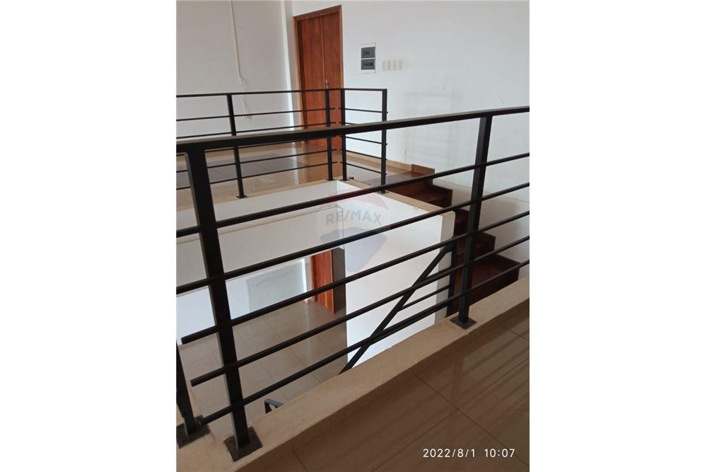 VENDO EDIFICIO EN EL CIRCUITO COMERCIAL DE ENCARNACION — foto 3
