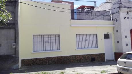 Amplia Casa! Gran Azotea C/ Parrillero. Opción 3 Dormitorios! Sin Gastos Comunes