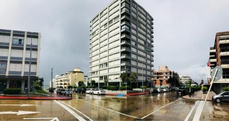 Edificio Recalada A 1 Cuadra De Rambla Brava Y 2 Del Puerto.