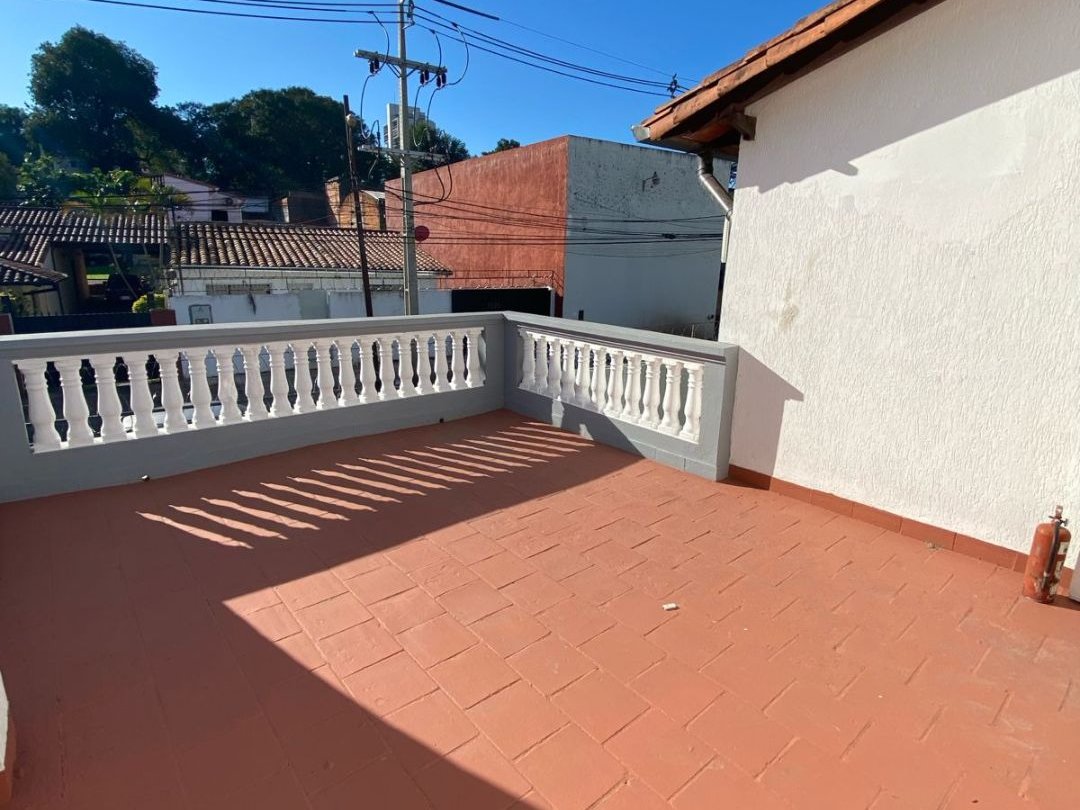 Alquilo Amplia Casa en Barrio Roberto L. Petit — foto 2
