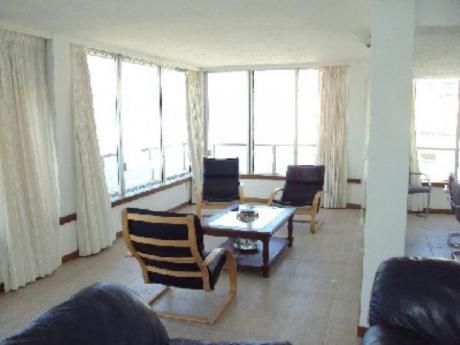 Apartamentos En Playa Brava: And1077a