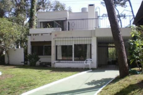 Casas En Playa Mansa: Blm609c