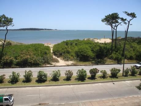 Apartamento En Punta Del Este!! Frente A La Playa!!