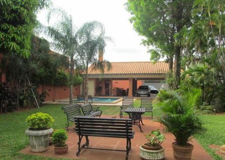 Vendo Hermosa Residencia A Pasos Del Shopping Del Sol, World Trade Center, Inmejorble Ubicación, 1003 M2.