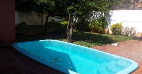 Vendo Hermosa Casa Con Piscina A 200 Metros De Mariscal Lopez