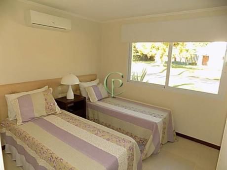 Casas En Playa Mansa: Cpt11465c