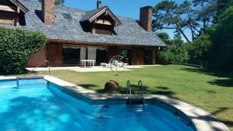 Casas En Playa Mansa: Cpt11736c