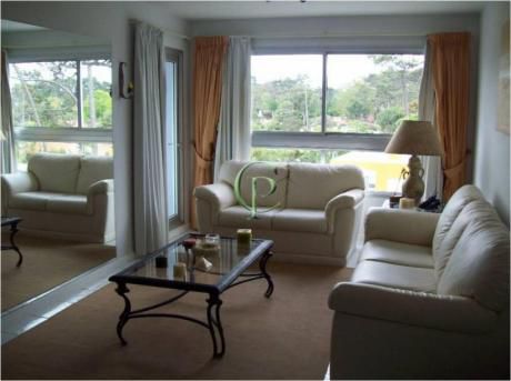 Apartamentos En Playa Mansa: Cpt315a