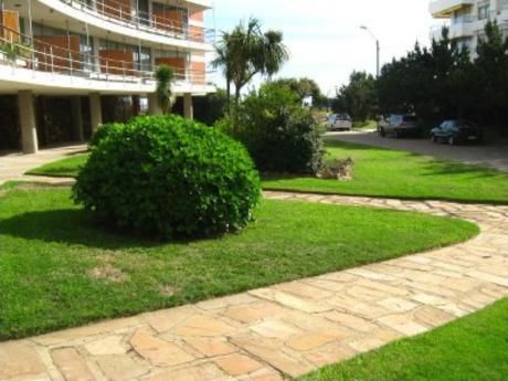 Apartamentos En Playa Mansa: Cro1095a