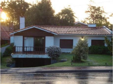 Casas En Playa Mansa: Cro1146c