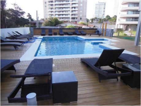 Apartamentos En Playa Brava: Cro3358a