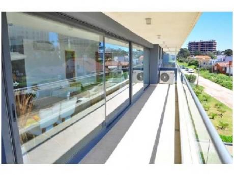 Apartamentos En Playa Brava: Cro3637a