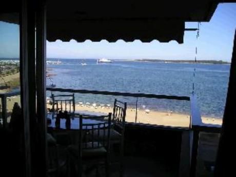 Apartamentos En Playa Mansa: Cro68a