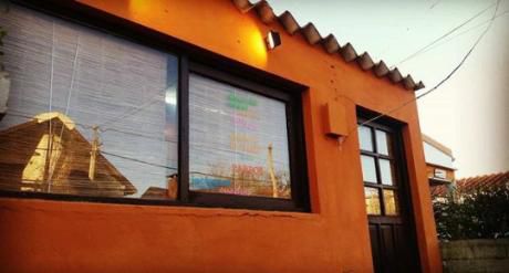 Casa A Dos Cuadras De La Bahia Chica, Ideal Jovenes