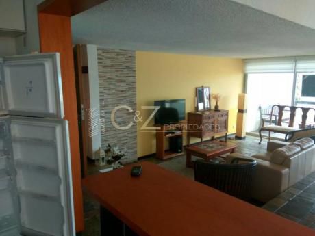 Apartamentos En Playa Mansa: Cyz54a