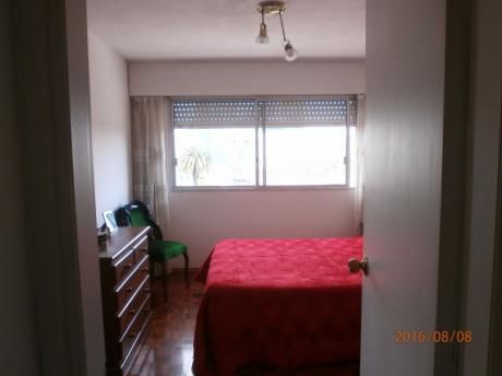 Apartamento Un Dormitorio Tres Cruces Al Frente Amplio Y Luminoso.