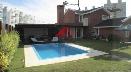Casas En Playa Mansa: Gll1173c