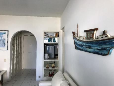 Apartamentos En Playa Mansa: Idg151a