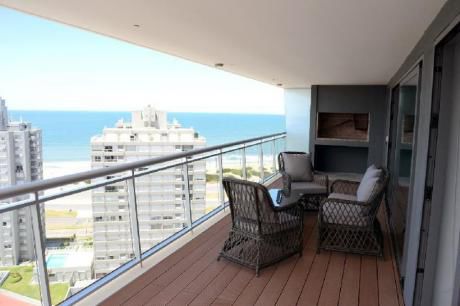 Apartamentos En Playa Mansa: Idg225a