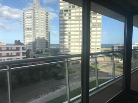Apartamentos En Playa Mansa: Idg243a