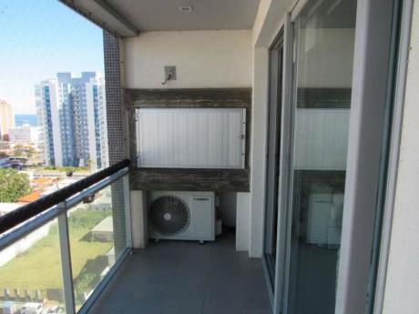 Apartamentos En Playa Mansa: Idg29a