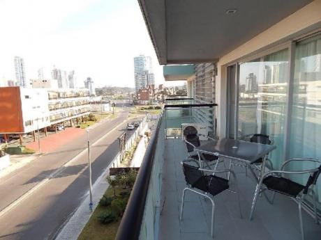 Apartamentos En Playa Mansa: Idg3a