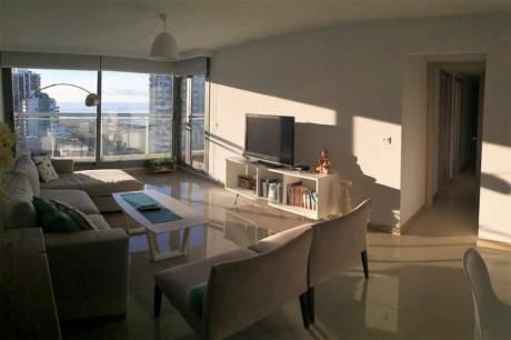 Apartamentos En Playa Mansa: Idg46a