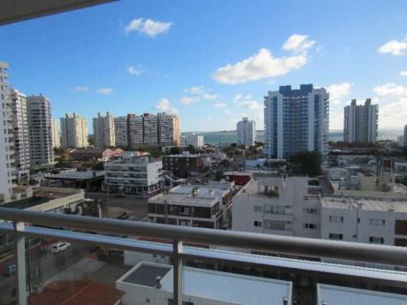 Apartamentos En Playa Mansa: Idg4a