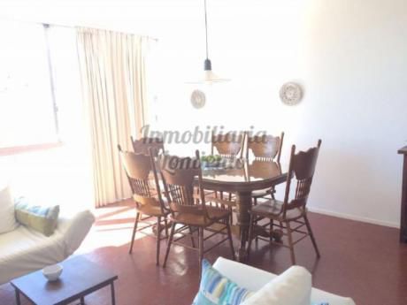 Apartamentos En Playa Mansa: Lmt154a